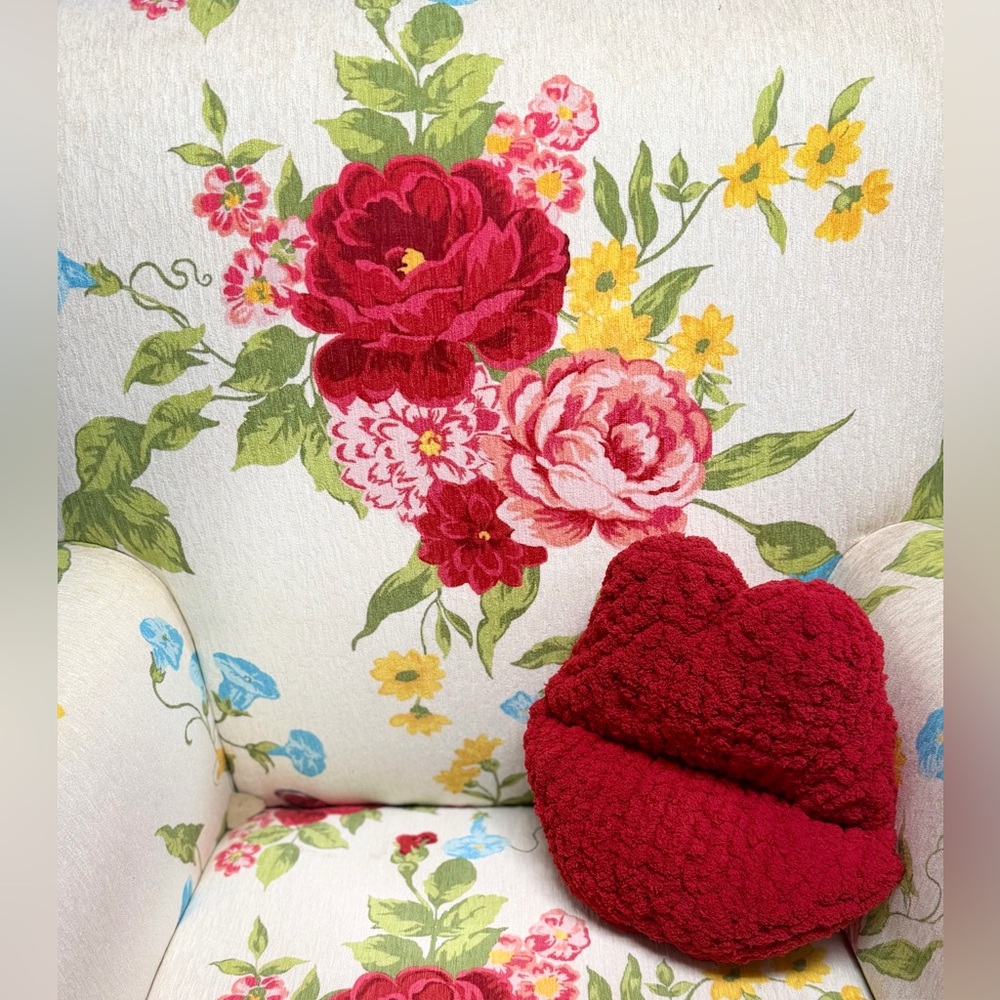 Handmade Hand Crafted Knit Red Lips Pillow Valentine’s Day Gift - Picture 2 of 4
